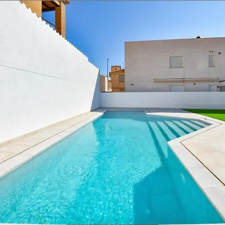 Beautiful Private & Pool Holiday home *