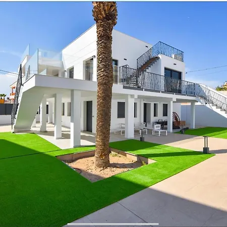 Beautiful Private & Pool Holiday home *